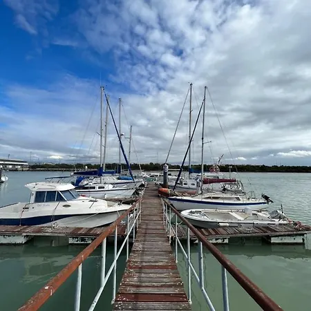 Botel Velero En El Corazon De El Puerto de Santa María